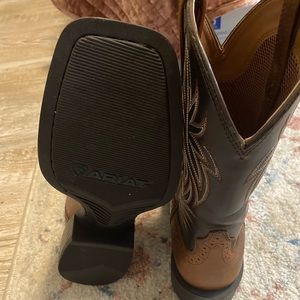 Ariat square toe boots. Brand new condition!